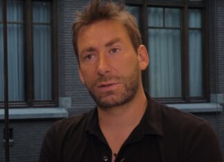 Chad Kroeger Gets Intoxicated, Sings At Casino