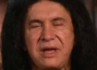 Gene Simmons Breaks Down During Ace Frehley Tribute