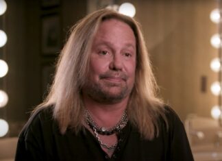 Motley Crue Singer Allegedly Flirts With AI Girl