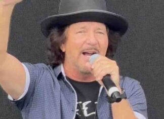 Pearl Jam Back Obama Against ‘Masked ICE Recruits’