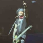 Motley Crue Demand Rich Fans ‘Stand Up’