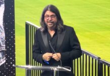 Smashing Pumpkins Member ‘Fell In Love’ With Dave Grohl