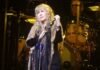 Stevie Nicks Struggles Physically Onstage
