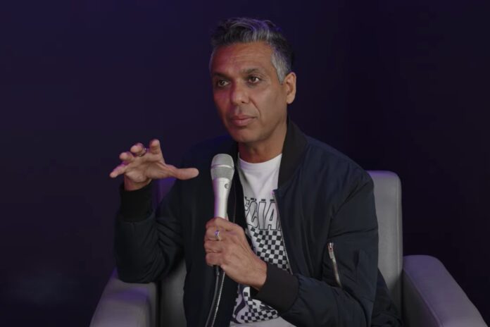 12-21-25 AN, Tony Kanal, No Doubt, YT Screenshot, Cropped 3x2, Edited