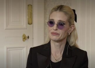 Kelly Osbourne Breaks Down In Tears During Tribute