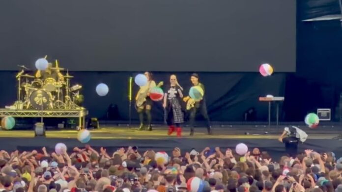12-8-25 AN, Shirley Manson, Garbage, Beach Balls, Brisbane, 12-7-25, pikake_au Insta Vid Screenshot