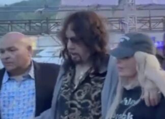 Ace Frehley Helped Offstage In Last Tour Video