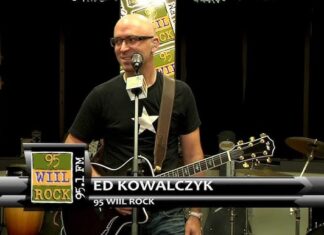 Live singer Ed Kowalczyk flips off President’s Tower