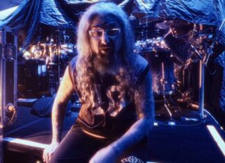 Mike Portnoy Suddenly Gets Sick Onstage